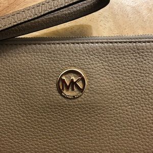Michael Kors Wristlet - Tan ~ NEW Without tags ~